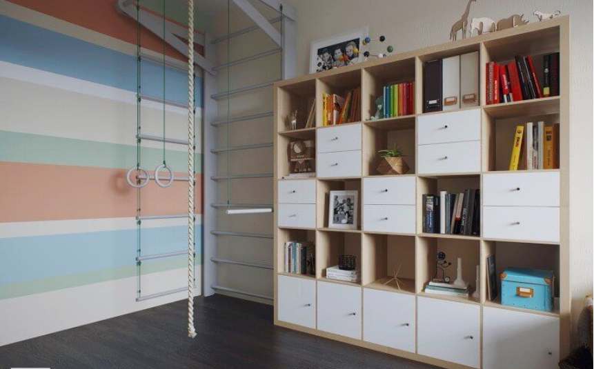Wall-to-ceiling shelves in a tiny home